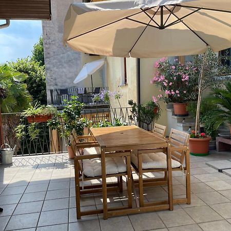 Apartamento La Dolce Vita Intra Exterior foto