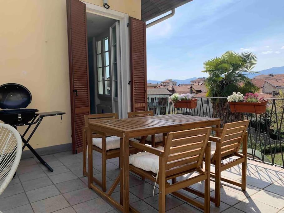 Apartamento La Dolce Vita Intra Exterior foto