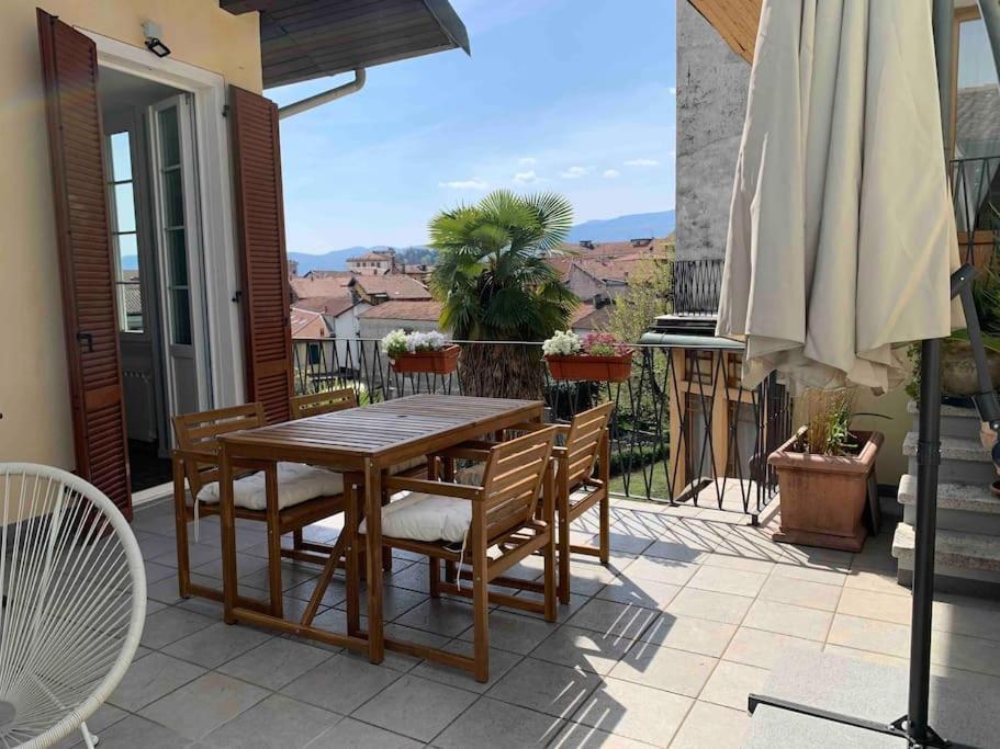 Apartamento La Dolce Vita Intra Exterior foto