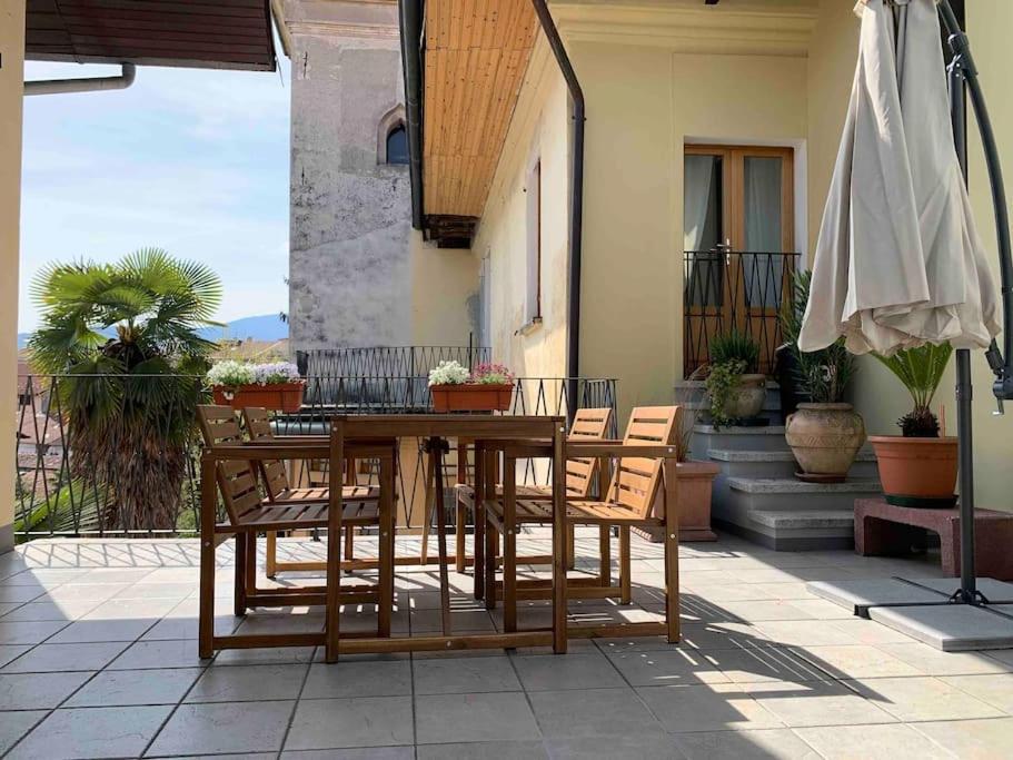 Apartamento La Dolce Vita Intra Exterior foto