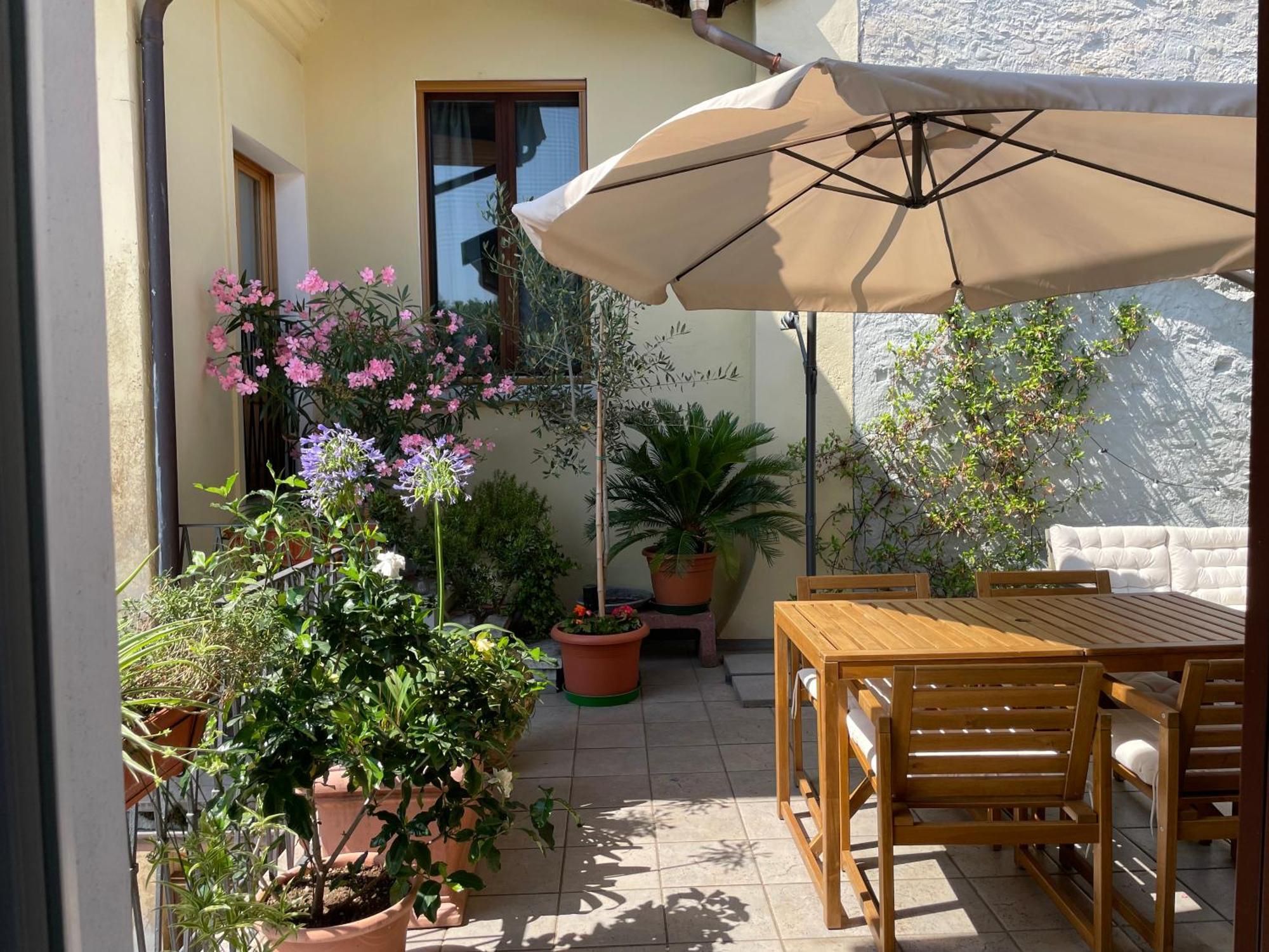 Apartamento La Dolce Vita Intra Exterior foto